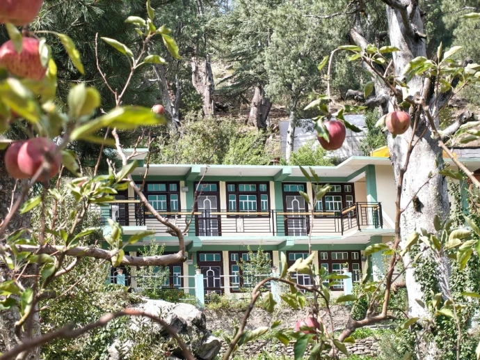 Exterior view of The Homgarang Abode homestay in Shudarang, Kinnaur